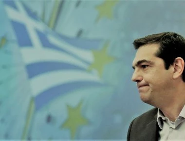 «Μακεδόνες ψηλά το κεφάλι»: Το πανό απέναντι από το ξενοδοχείο που διαμένει ο Α.Τσίπρας